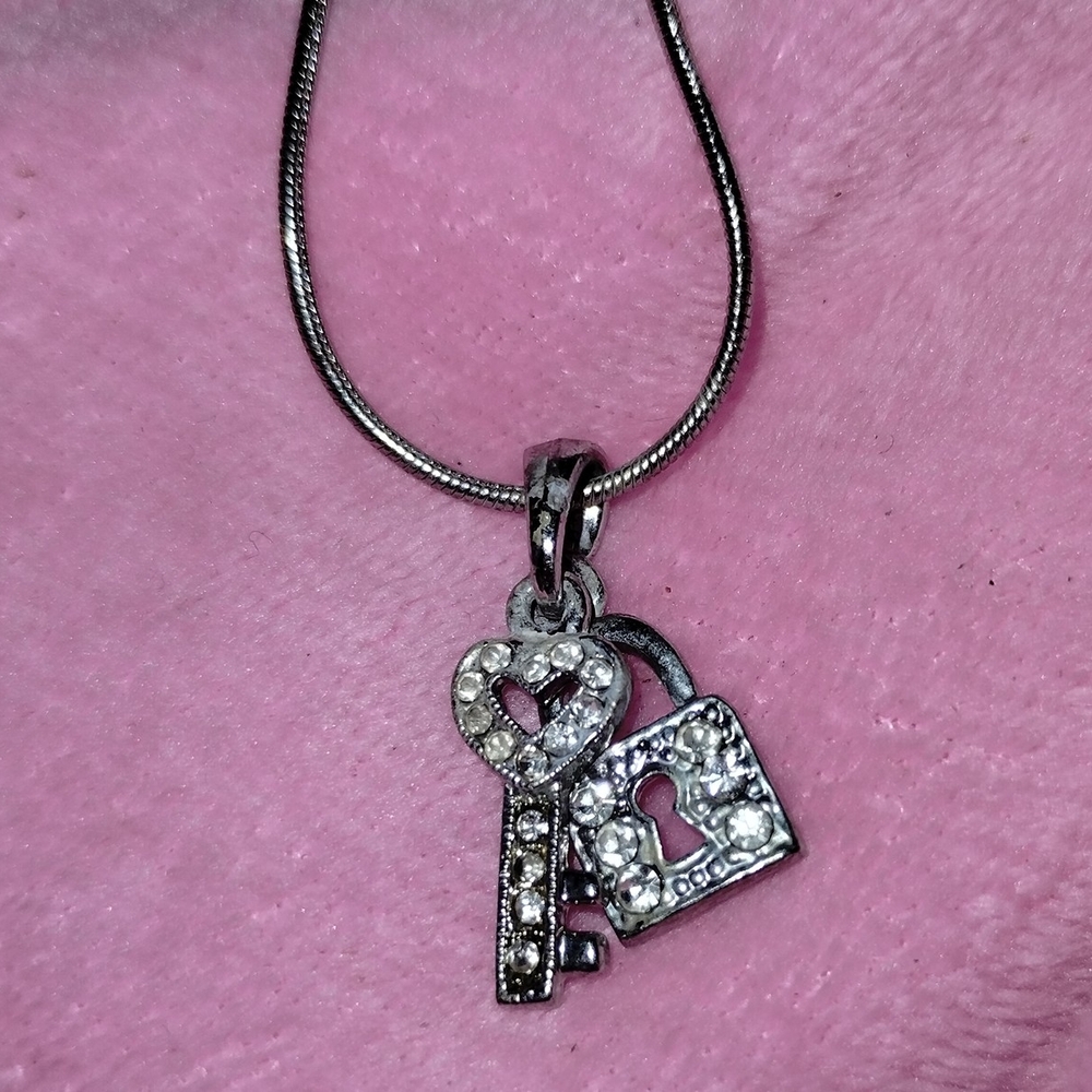 Silver Handbag Pendant Necklace with Sparkling Stones